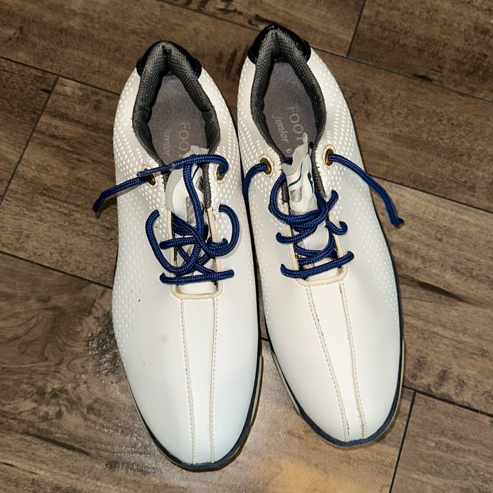 Boys golf shoes size 6 m